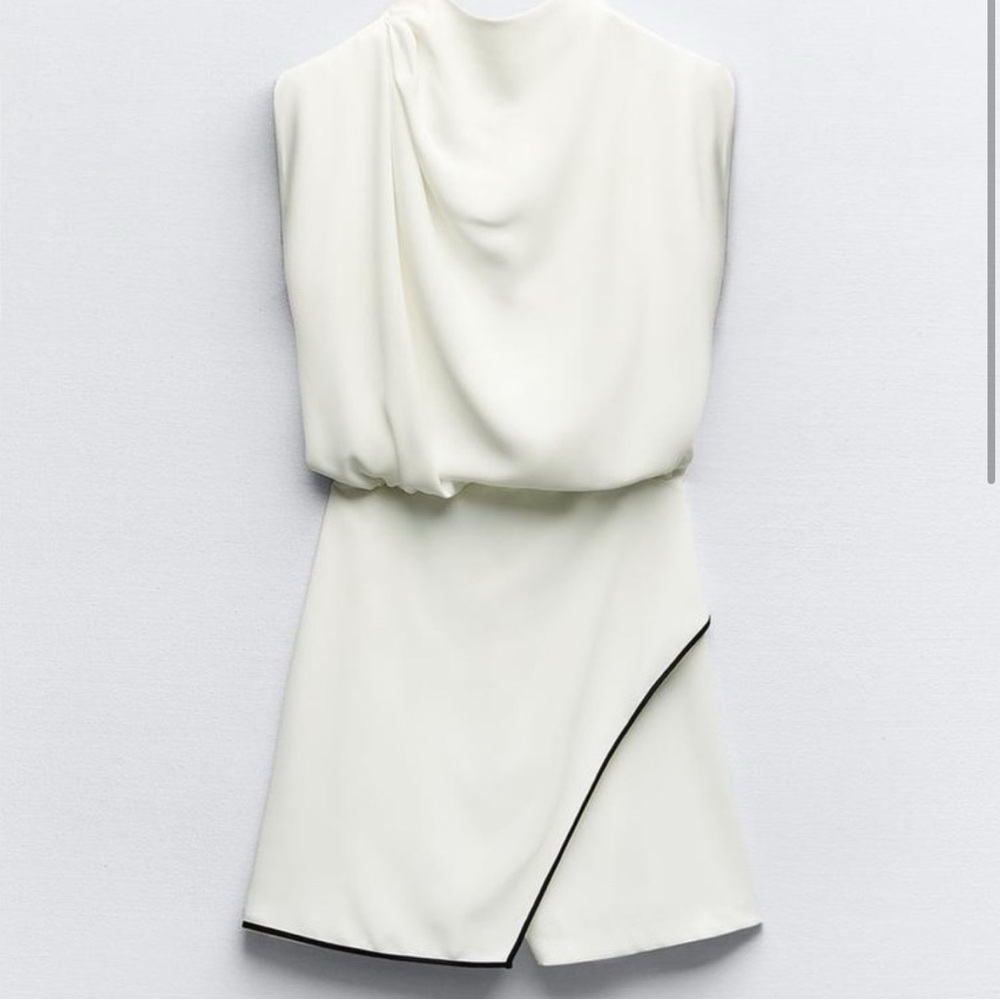 Zara CONTRASTING PIPING JUMPSUIT
OYSTER-WHITE Size S - Picture 2 of 4